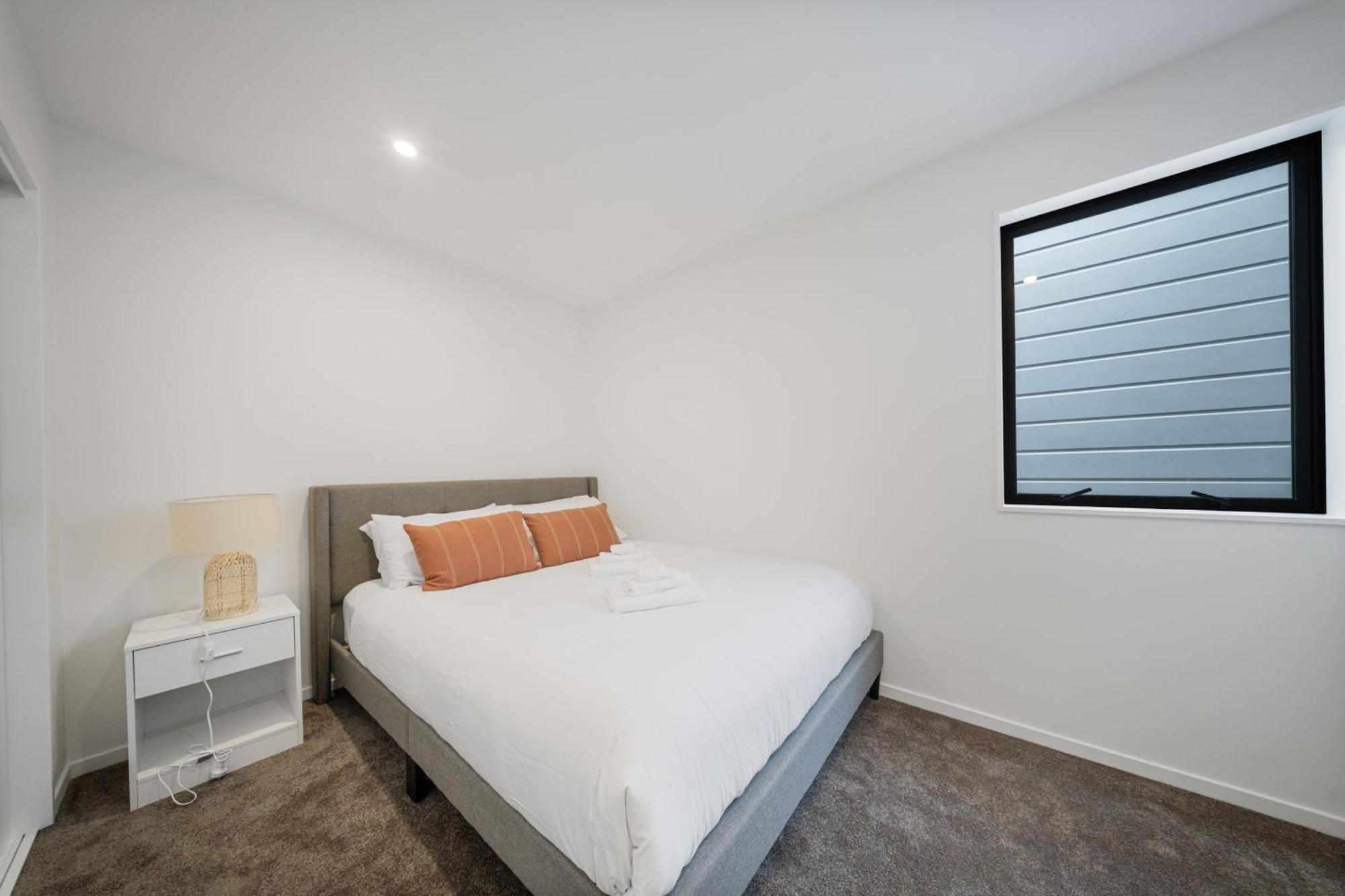West Harbour Modern 4-Bedroom Retreat Auckland Exterior photo