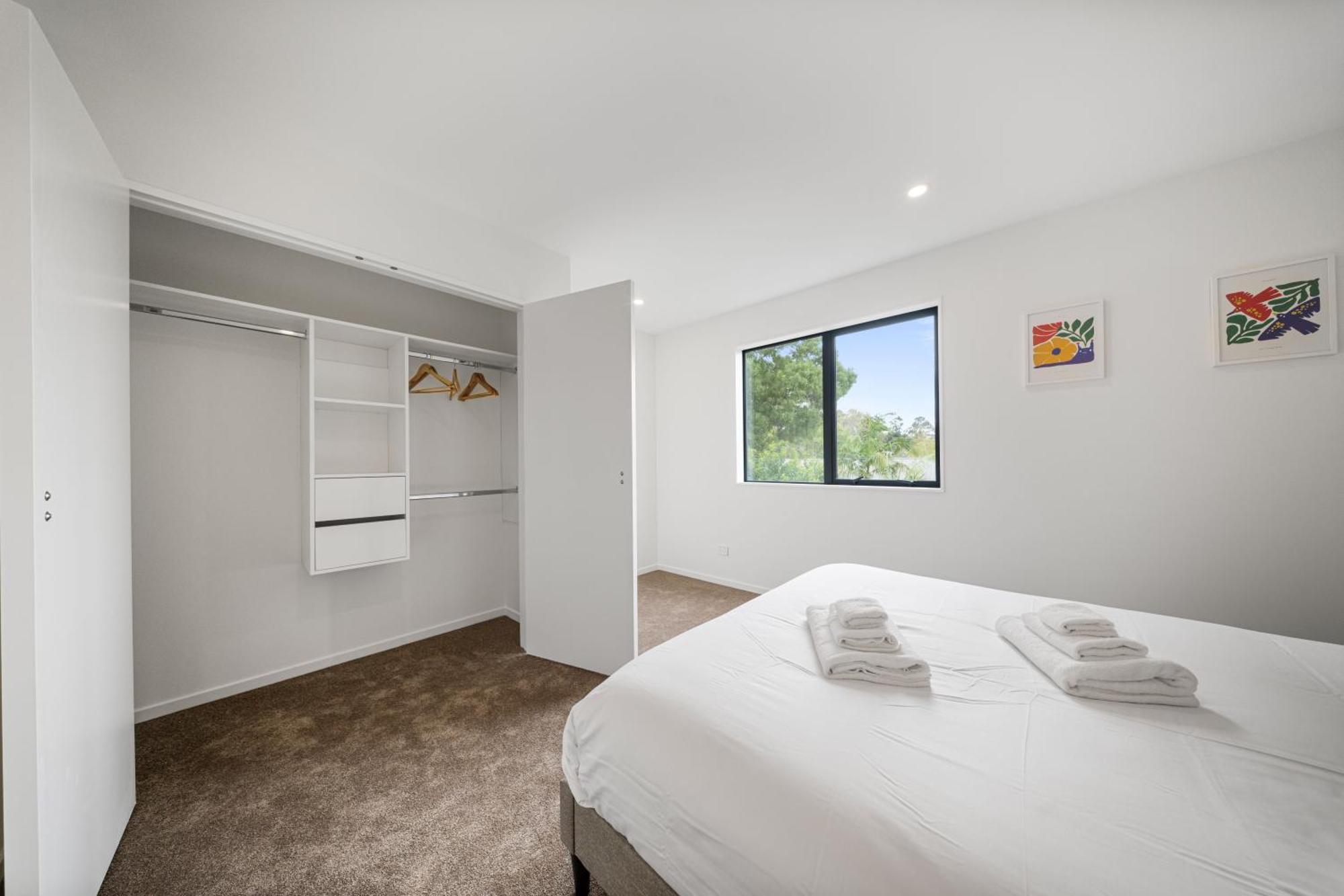West Harbour Modern 4-Bedroom Retreat Auckland Exterior photo