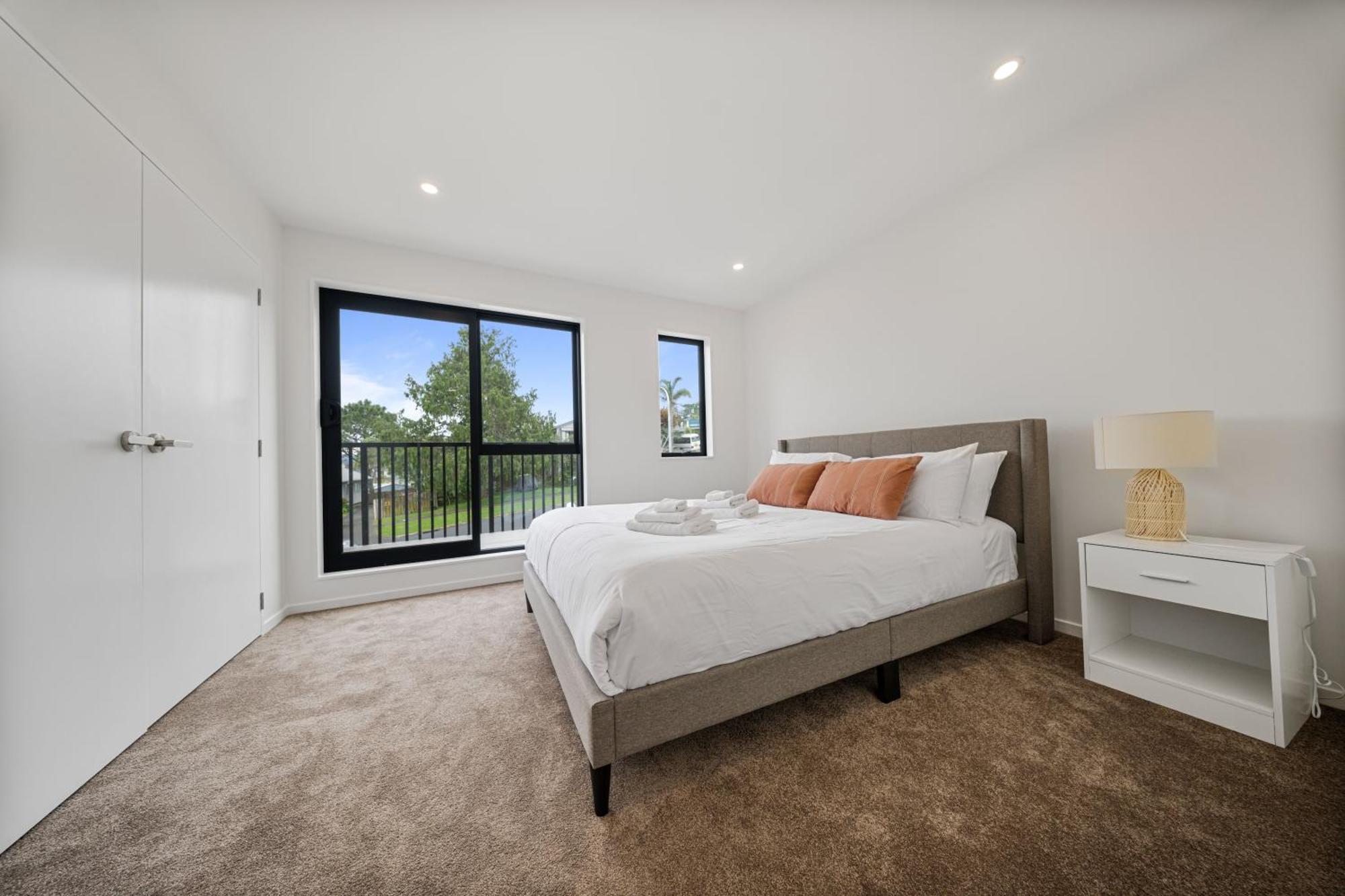 West Harbour Modern 4-Bedroom Retreat Auckland Exterior photo